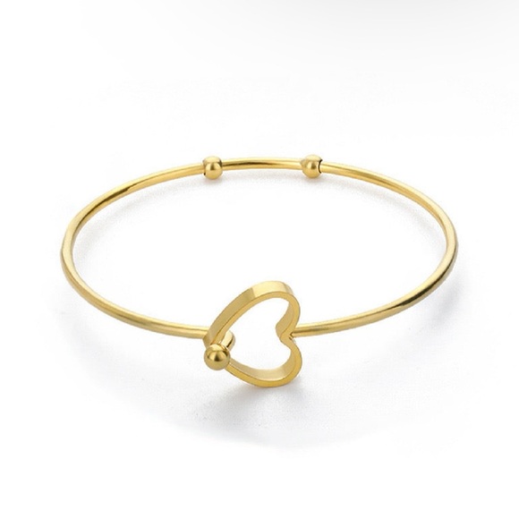 Jewelry - NEW ✨Elegant Gold Heart Bracelet
Stainless Steel